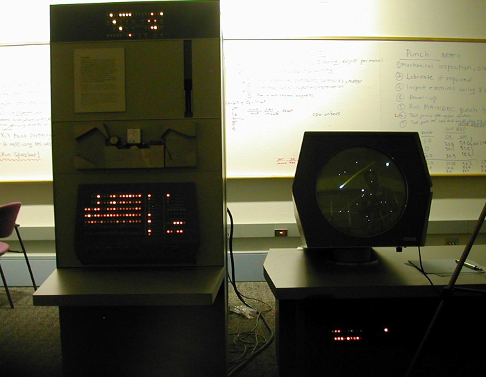 DEC PDP-1 running Spacewar! at the CHM.